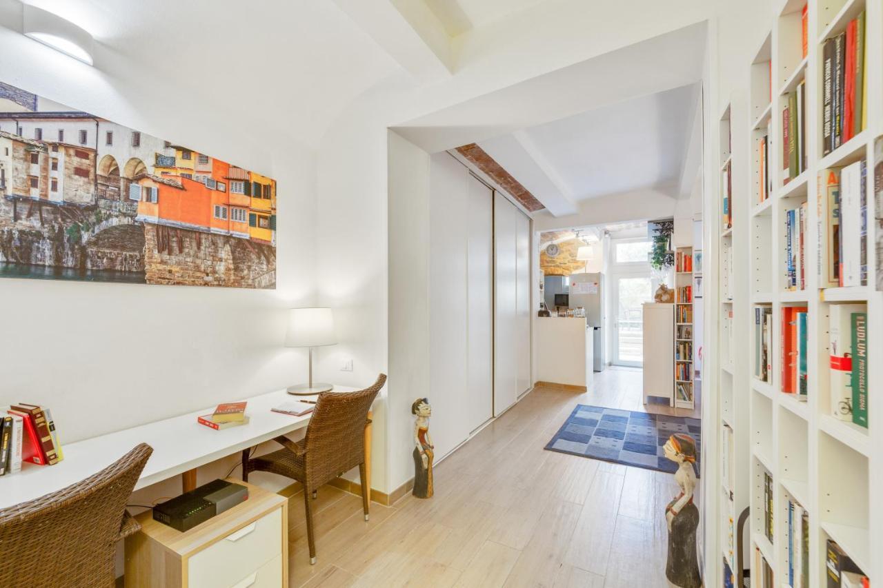 Oltrarno Bright Apartment Con Patio Privato Firenze Bagian luar foto