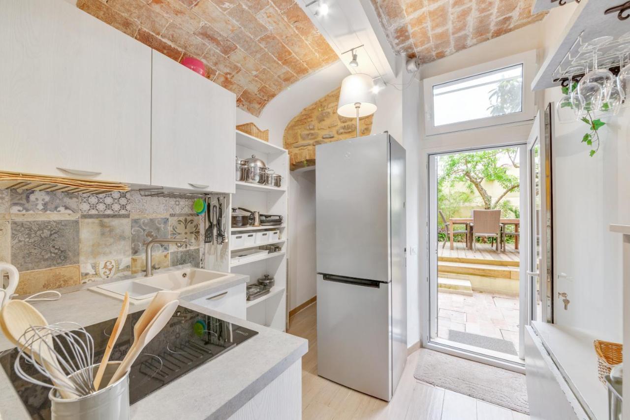 Oltrarno Bright Apartment Con Patio Privato Firenze Bagian luar foto