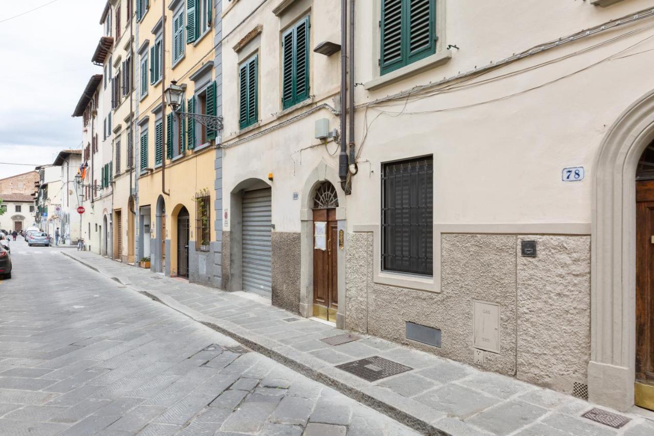 Oltrarno Bright Apartment Con Patio Privato Firenze Bagian luar foto