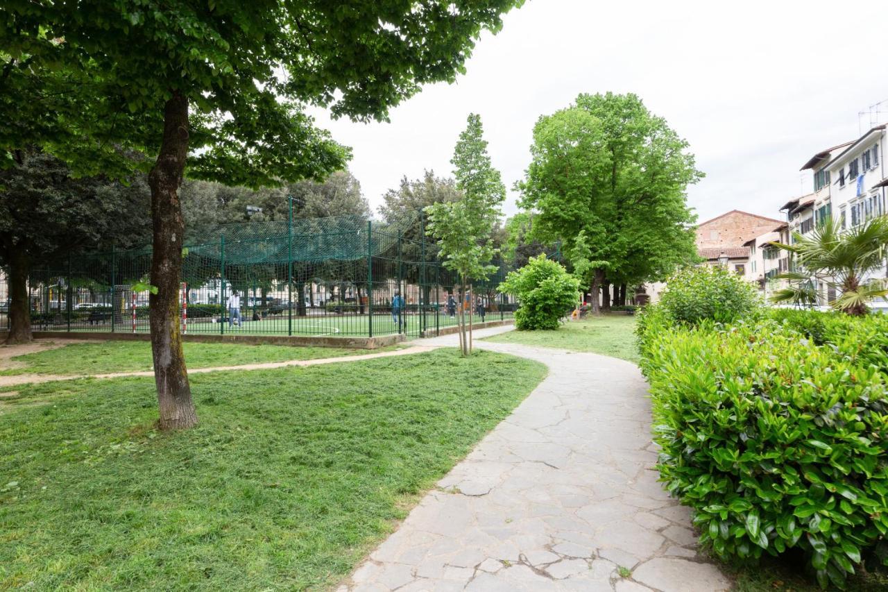 Oltrarno Bright Apartment Con Patio Privato Firenze Bagian luar foto