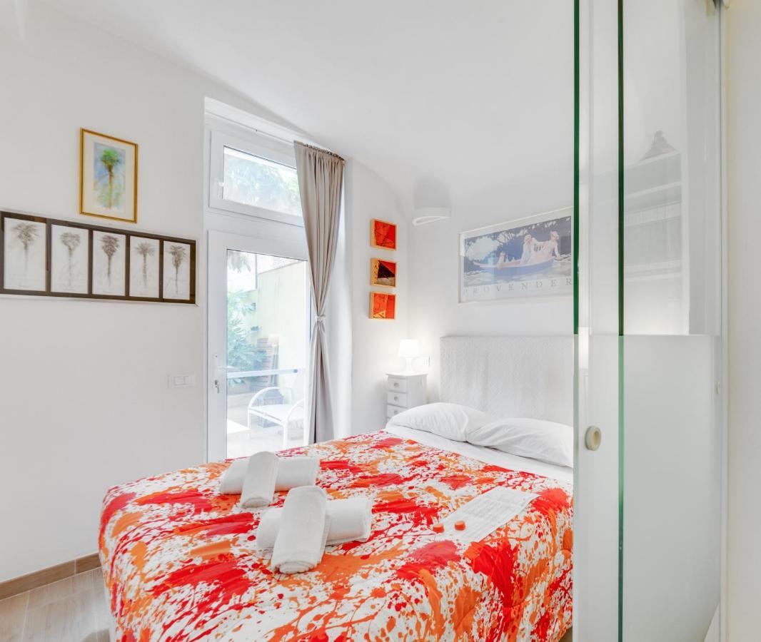 Oltrarno Bright Apartment Con Patio Privato Firenze Bagian luar foto